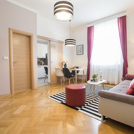 Angela Main Street Luxury Oasis & Free Parking Apartment Загреб Екстериор снимка