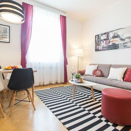 Angela Main Street Luxury Oasis & Free Parking Apartment Загреб Екстериор снимка