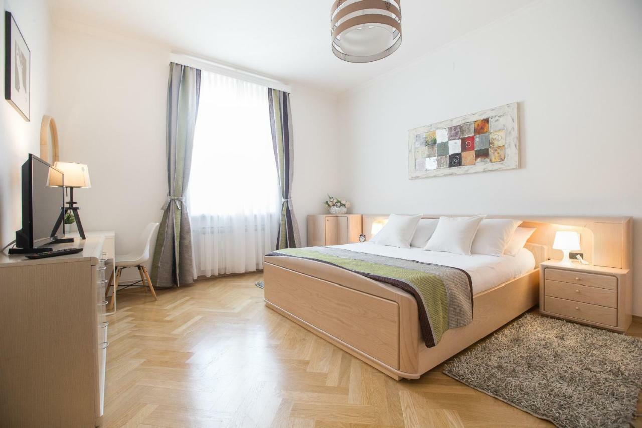 Angela Main Street Luxury Oasis & Free Parking Apartment Загреб Екстериор снимка